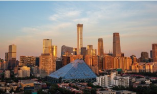 北京研发中心办公楼与城市天际线