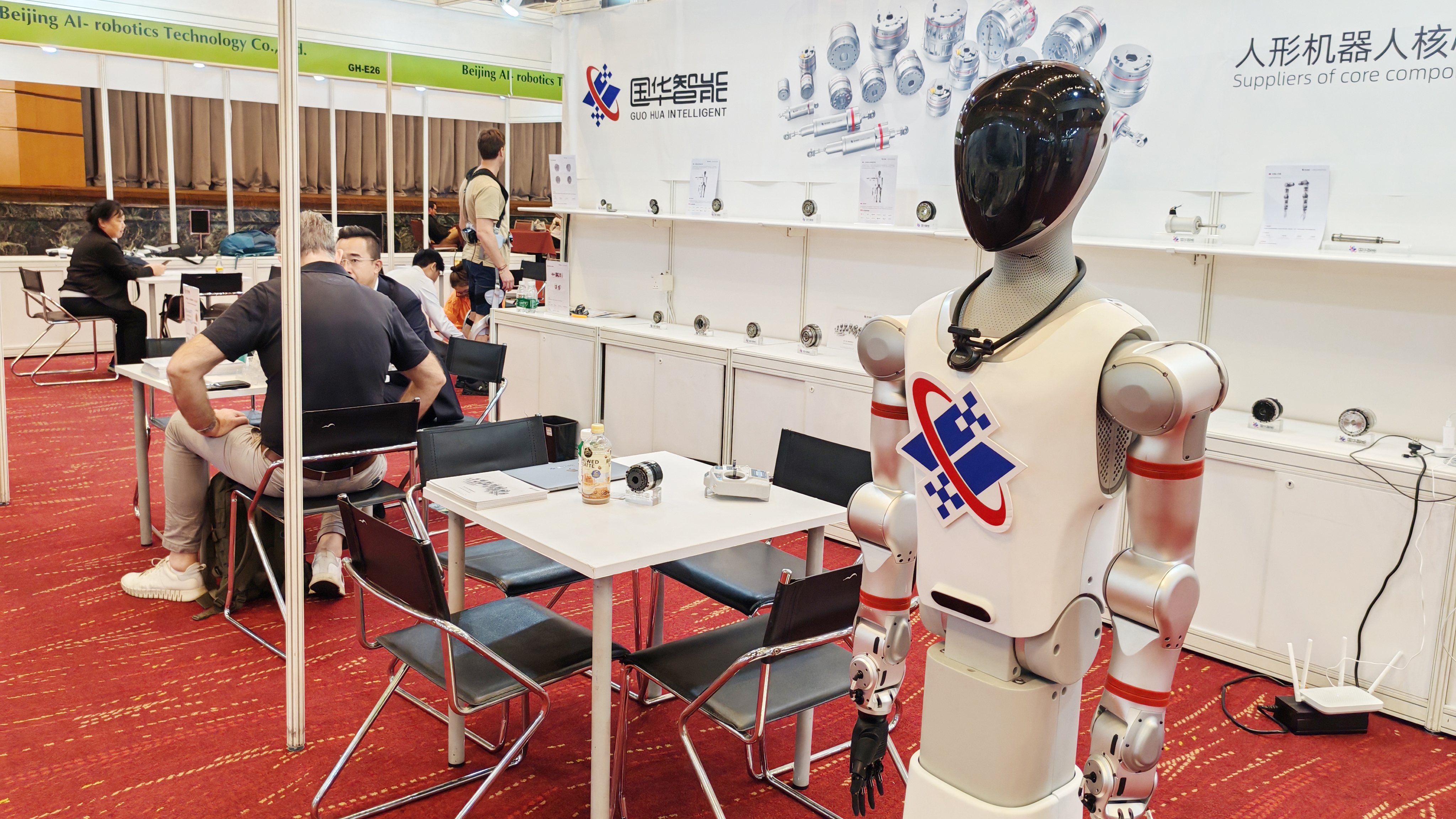 国华智能亮相第45届香港秋季电子展 机器人全栈自研能力引燃亚洲最大舞台